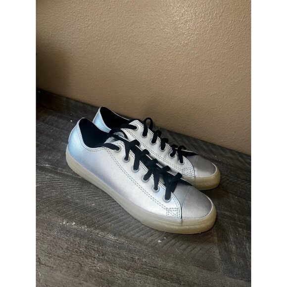 Women’s silver converse sneakers size 6.5 tag says youth 4.5 EU size 37 - Picture 3 of 5
